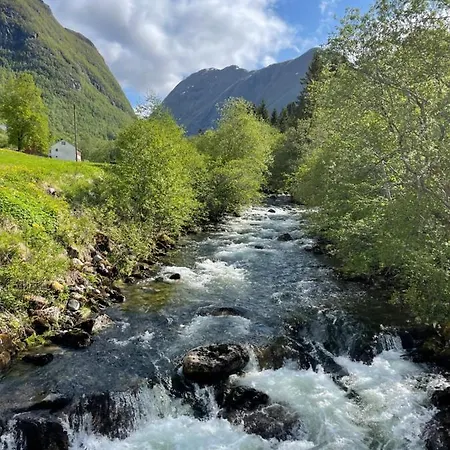 Monshaugen Bed & Breakfast Sykkylven