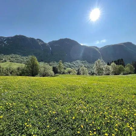 Monshaugen - Privat Retreat Bed & Breakfast Sykkylven