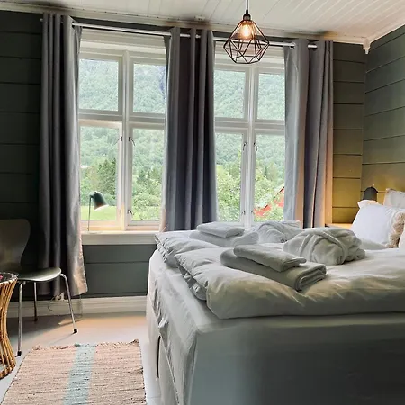 Monshaugen Bed & Breakfast Sykkylven