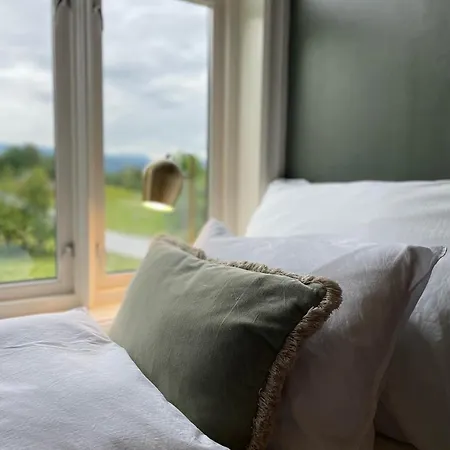 Bed & Breakfast Monshaugen - Privat Retreat Sykkylven